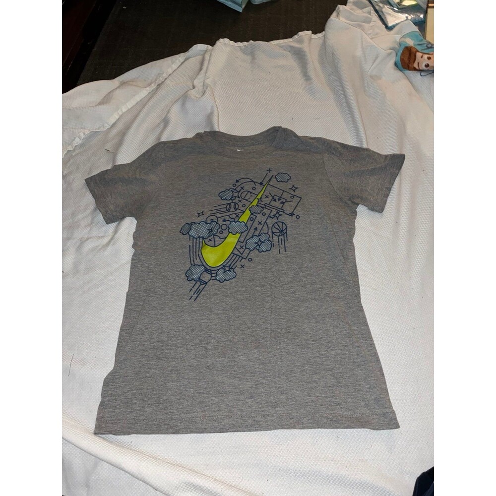 Boy’s Grey Nike Ghraphic Short Sleeve T Shirt Size Large